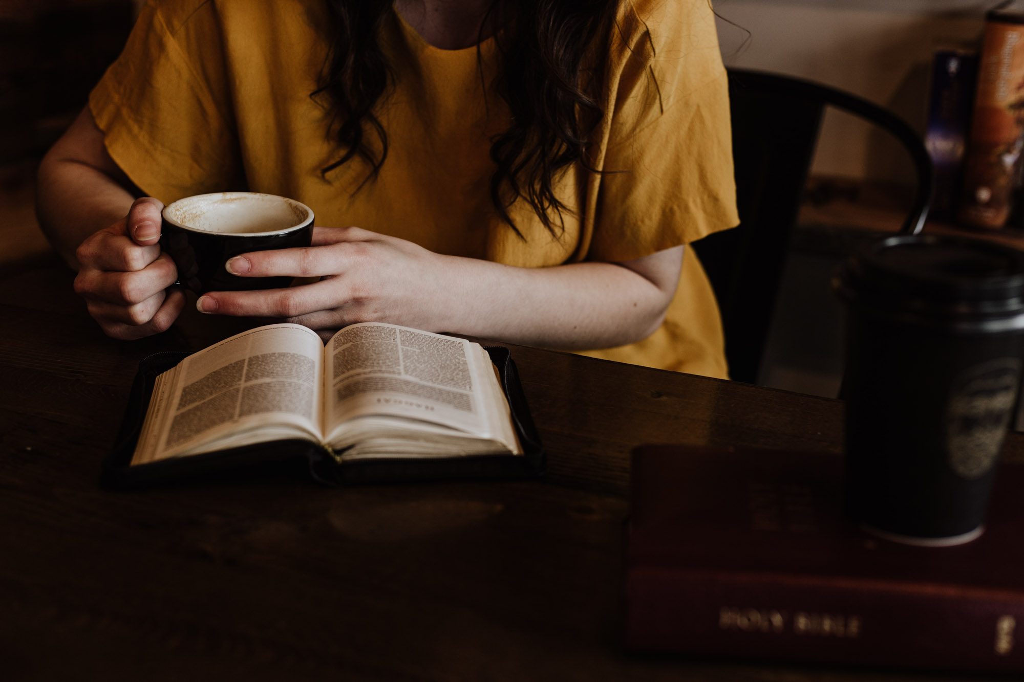 stock-bible-coffee-woman